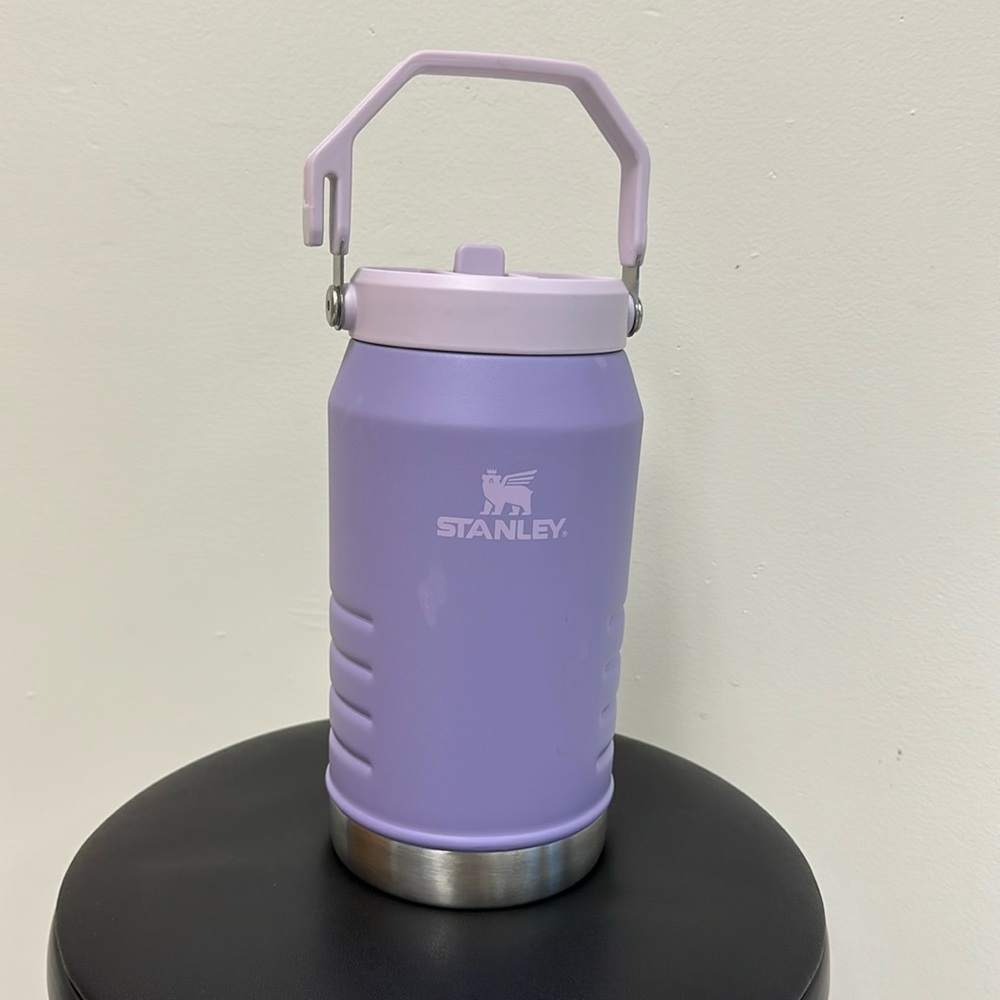 Stanley Flip Straw Jug purple 64oz